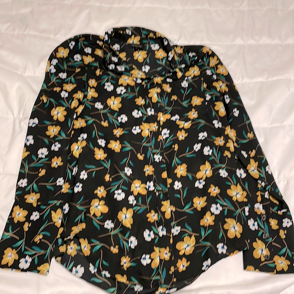Who What Wear - Black Button Up Blouse with Yellow & White Floral Pattern -Small